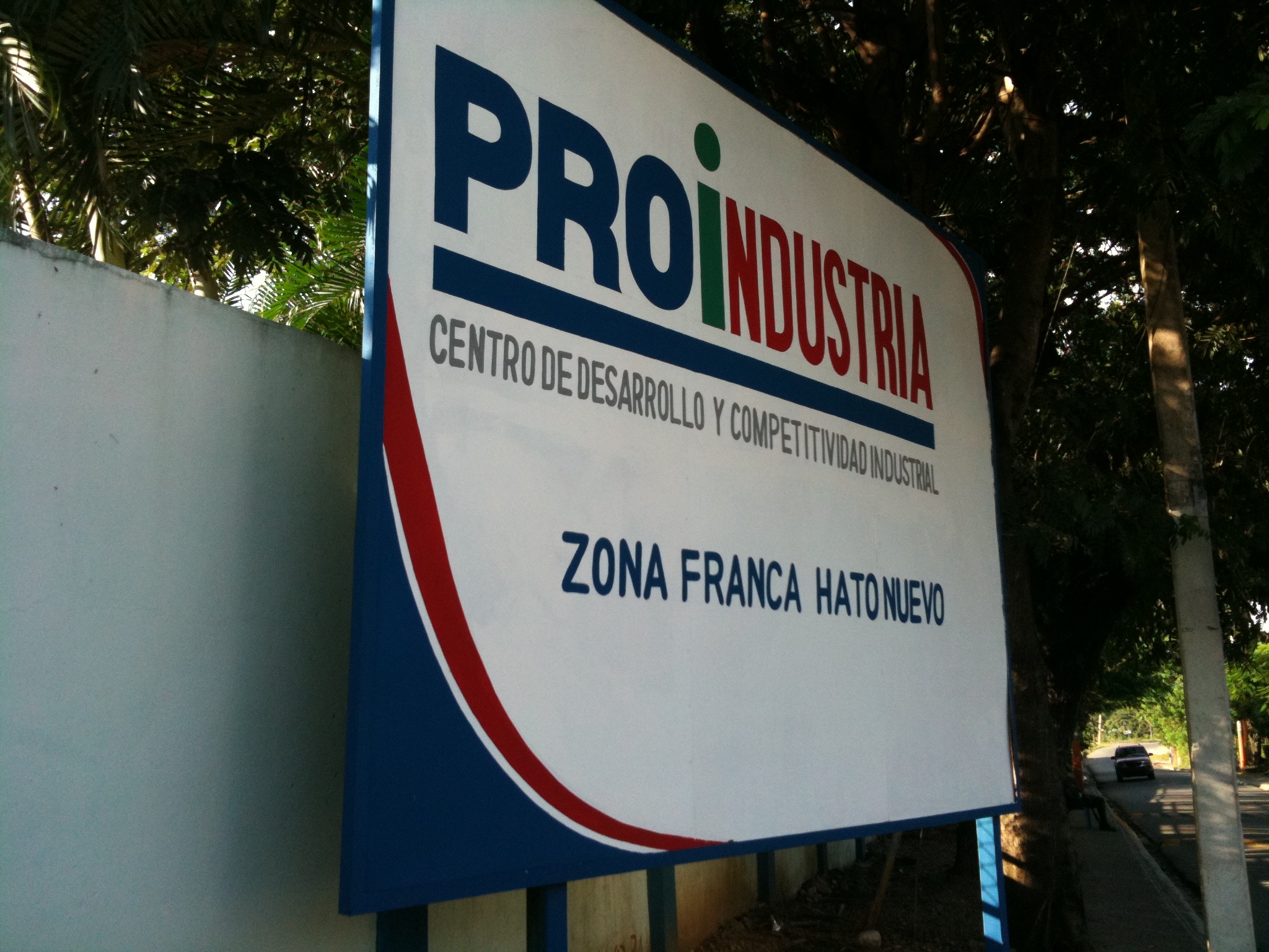 ドミニカ共和国の産業に関するレポート (Informe sobre las industrias en la República Dominicana)