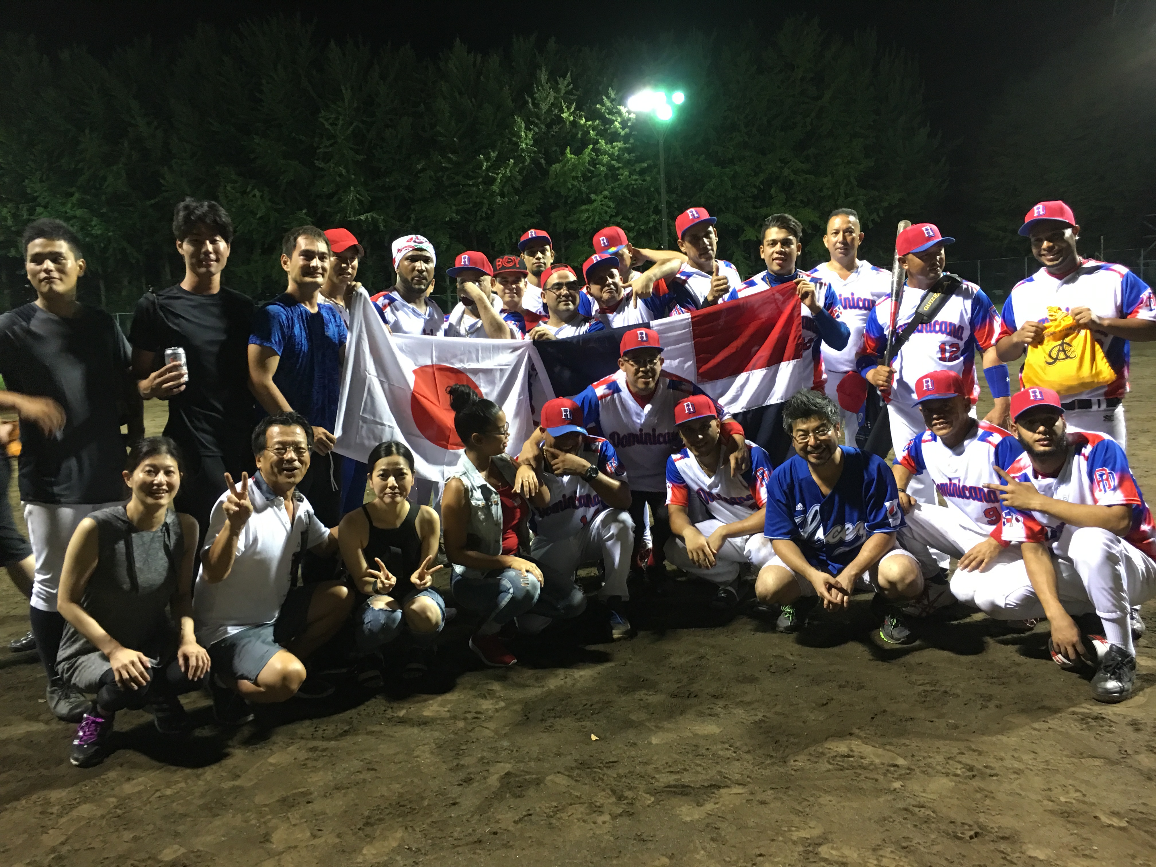 第1回ドミニカン・ソフトボール開催しました！ (¡Nos disfrutamos el primero torneo de “Dominican Softball”!)
